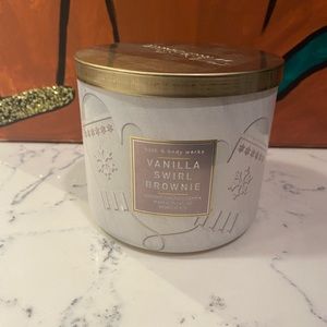 LAST ONE: NWT Bath and Body Works Vanilla Brownie Swirl 3-wick Candle
